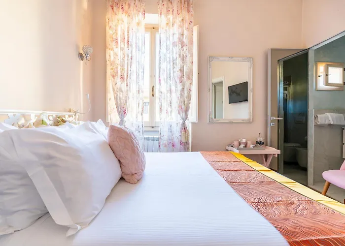 View Boutique - Milu Holidays Florence