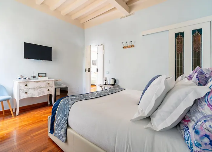 View Boutique - Milu Holidays Florence