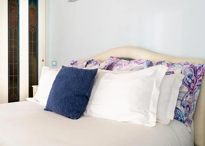 View Boutique - Milu Holidays